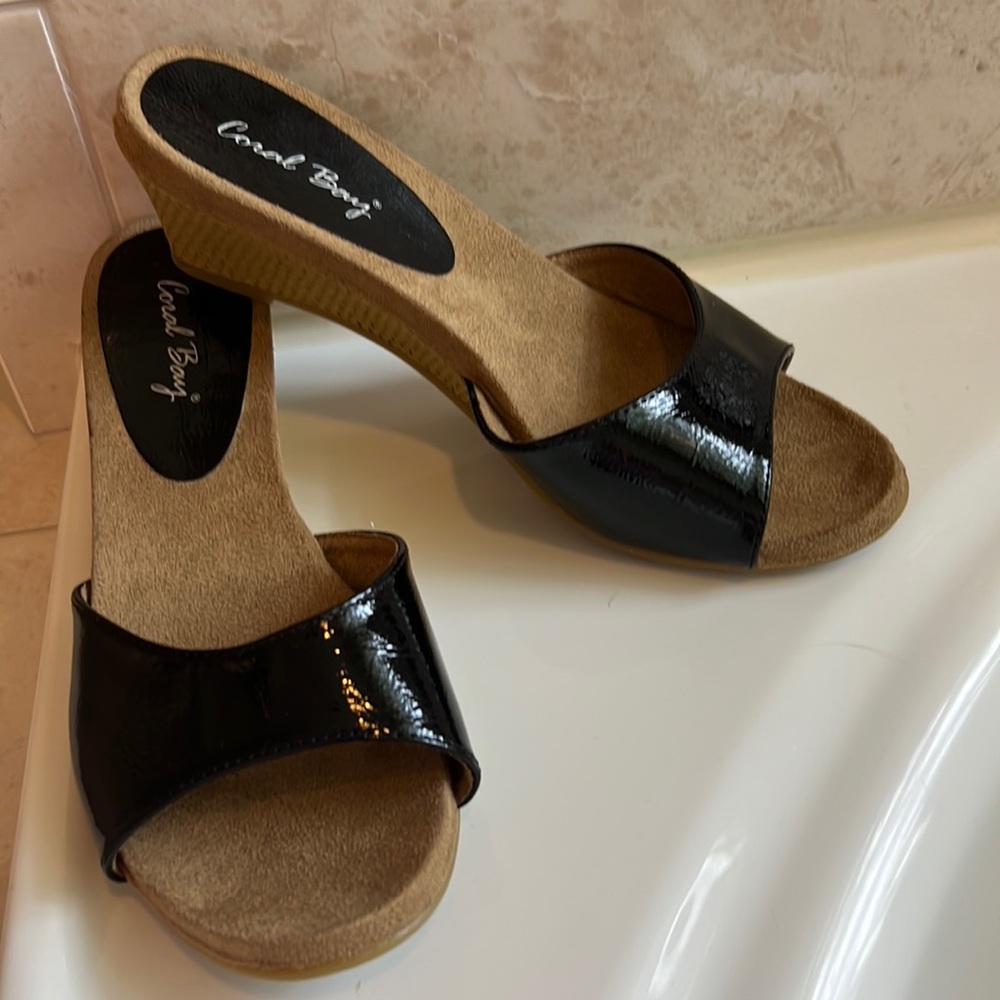 New in box 📦 sandals, 7.5
